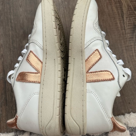 Veja Women's Cream and Rose Gold Sneakers - Picture 6 of 7